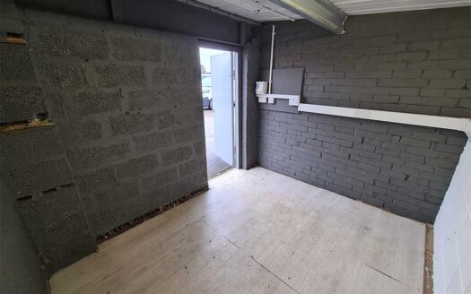 Lock Up to Let in Leeds. Unit 11 East End Park